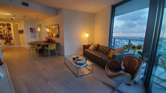 Foto del edificio - 501 NE 31st St