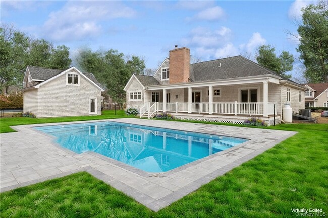 Foto del edificio - 10 Foxboro Rd