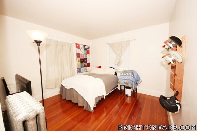 Foto del edificio - 29 Justin Rd