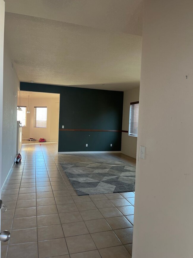 Building Photo - Awesome 4 bedroom home is desirable Cabezo...