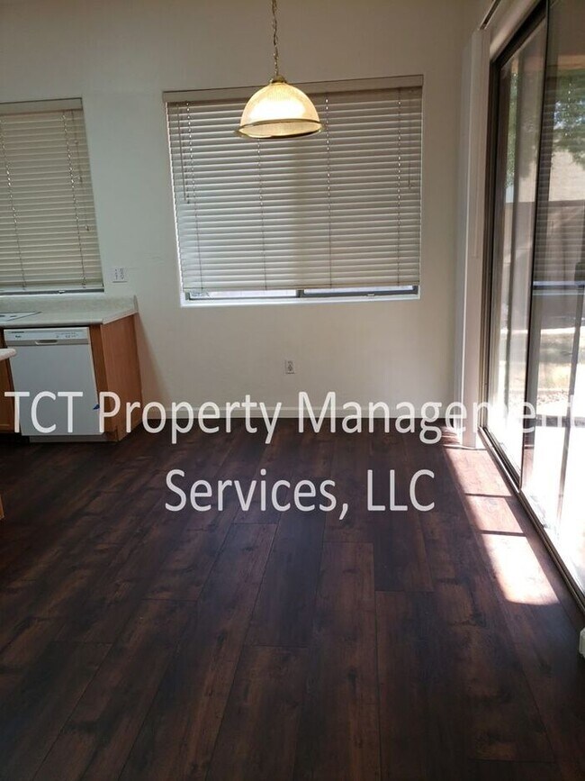 Building Photo - Beautiful Chandler home in the Gated Commu...