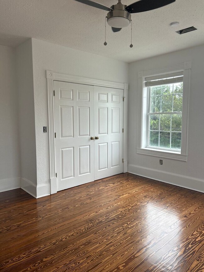 Foto del edificio - 614 E Gwinnett St