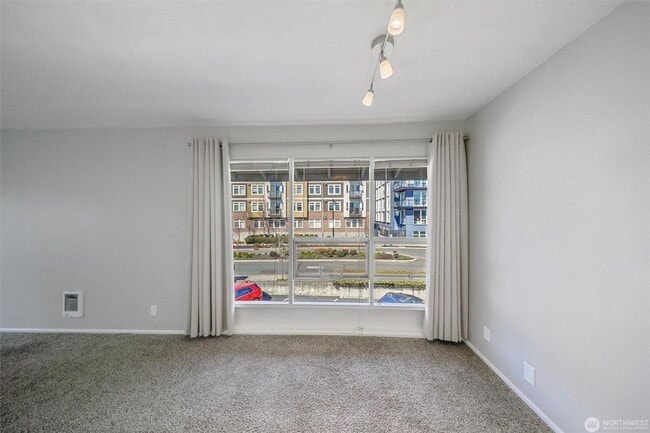 Building Photo - 952 100th Ave NE