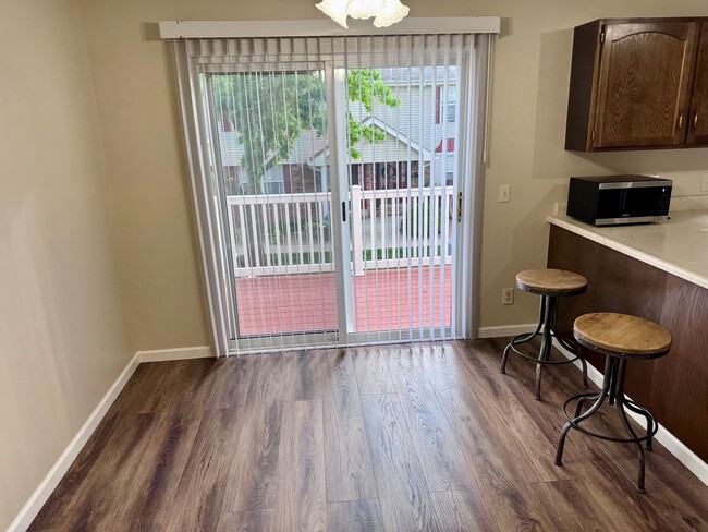 Building Photo - 1720 Azealea Ct