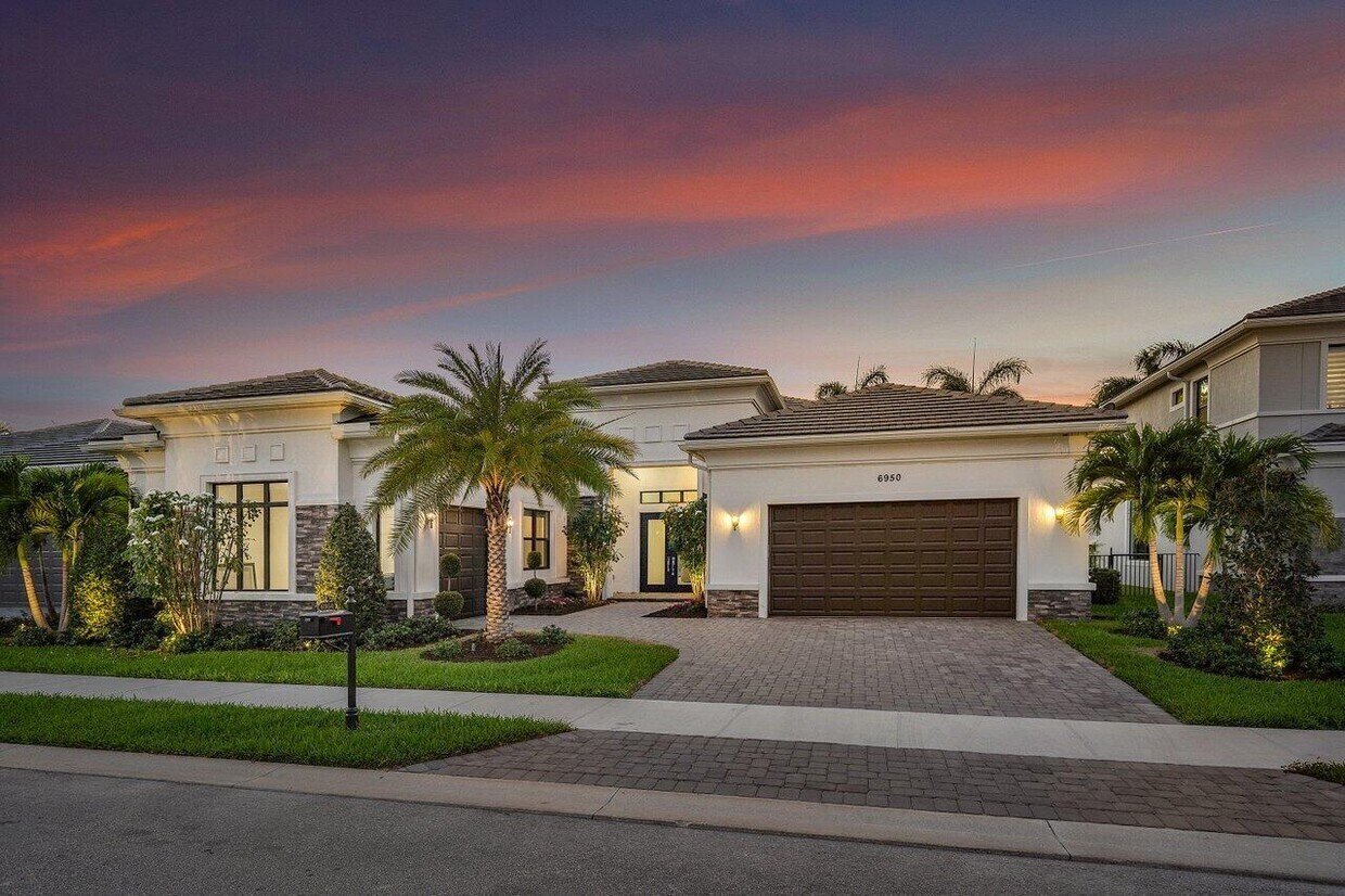 Foto principal - 6950 NW 28th Ave