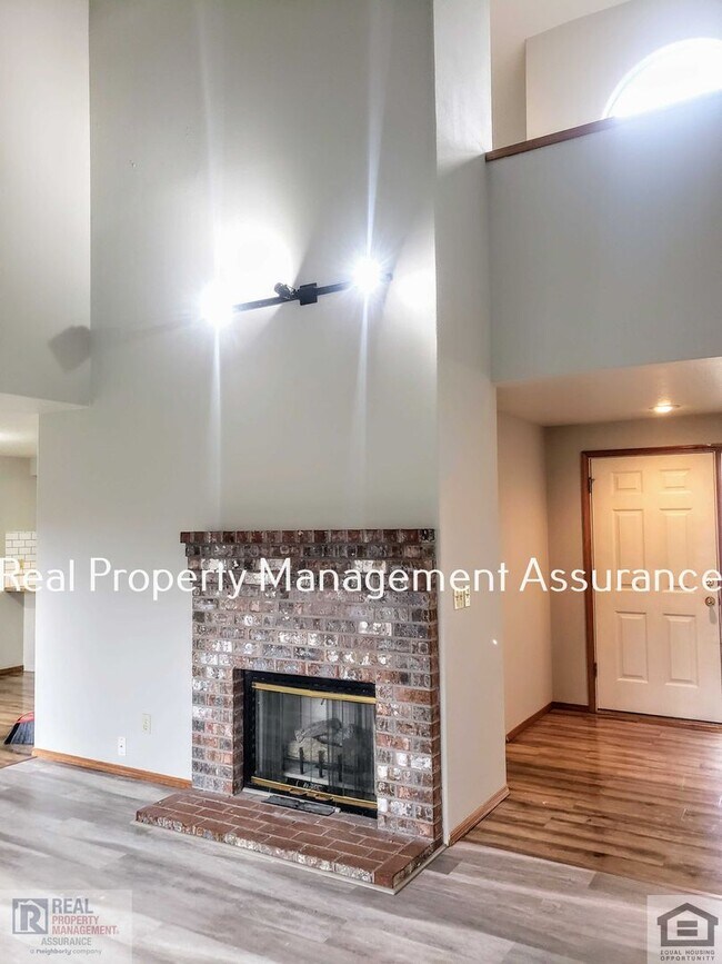 Foto del edificio - Charming 3BR/2BA Duplex In Beaverton- Now ...