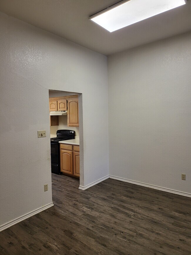 Building Photo - 812 Betty Ct