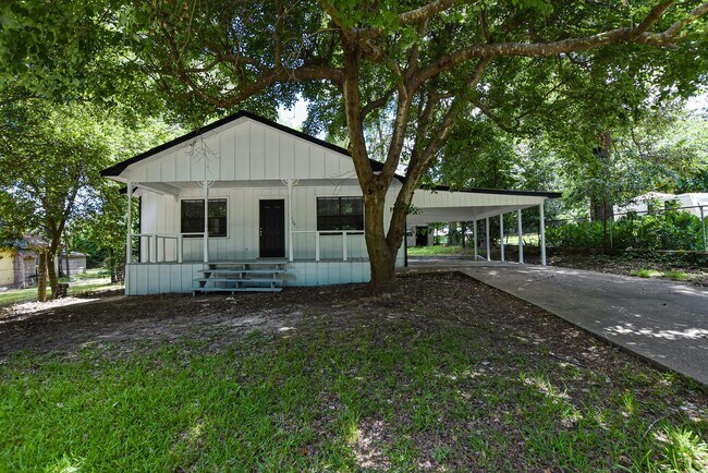Building Photo - Available Now: Adorable 2 Bedroom recently...