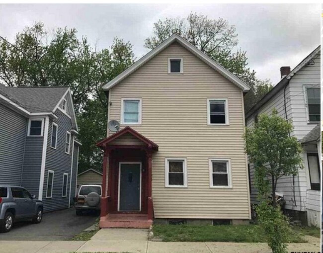 Foto del edificio - 113 Victory Ave - Schuyler Labar