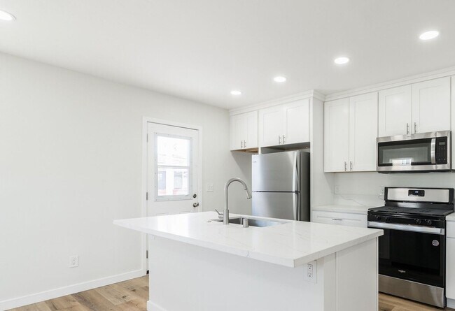 Foto del edificio - Welcome to your beautifully renovated single level home in the heart of Oceanside!