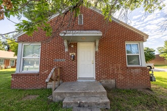 Building Photo - 644 S Hydraulic St