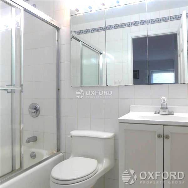 Foto del edificio - 300 E 52nd St