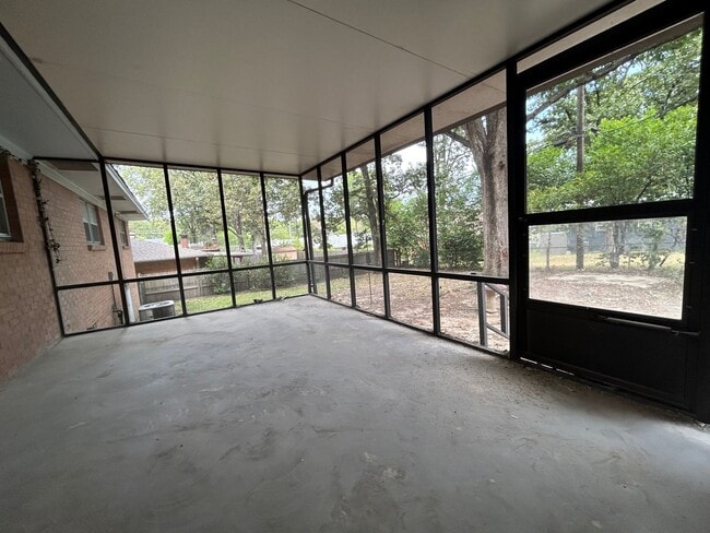 Foto del edificio - 807 Ridgecrest Dr