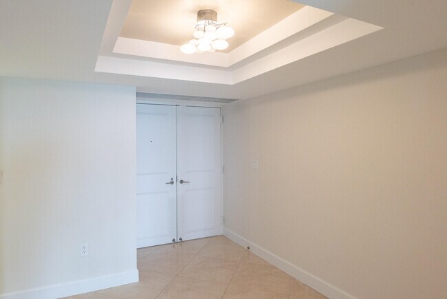 Building Photo - 5070 N Ocean Dr