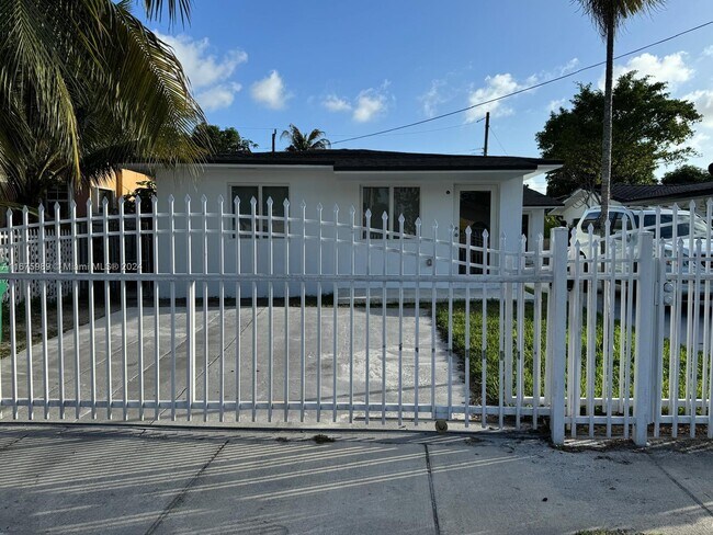 Foto del edificio - 1930 NW 18th St