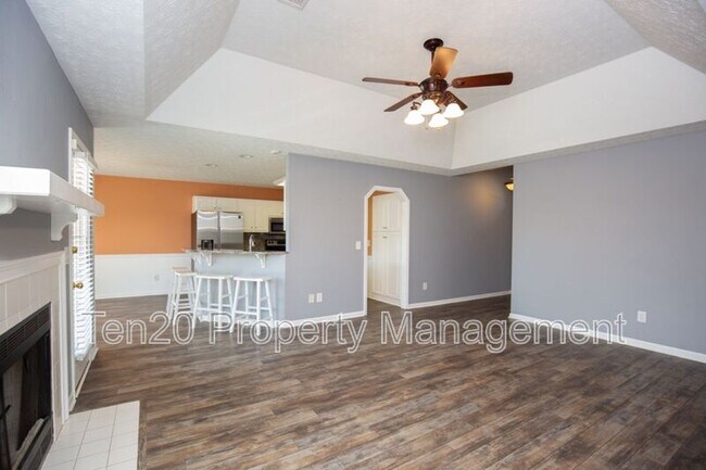 Building Photo - 202 Plum Ct
