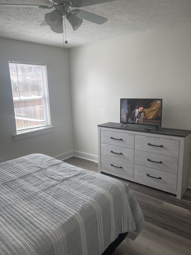 Furnished Bedroom - 342 Jefferson St