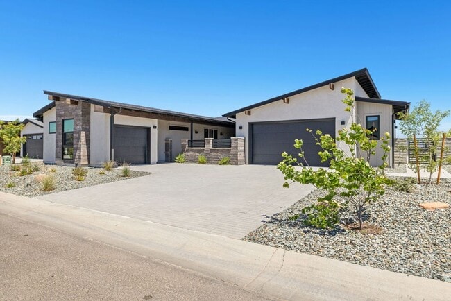 Building Photo - 5505 E Edgar Wy