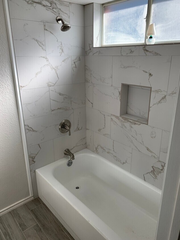 Foto principal - Beautifully remodeled 3/2