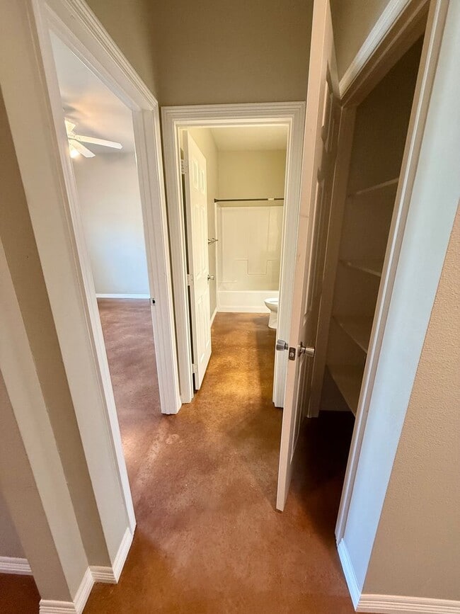 Building Photo - 818 St Hwy 110 S #1B