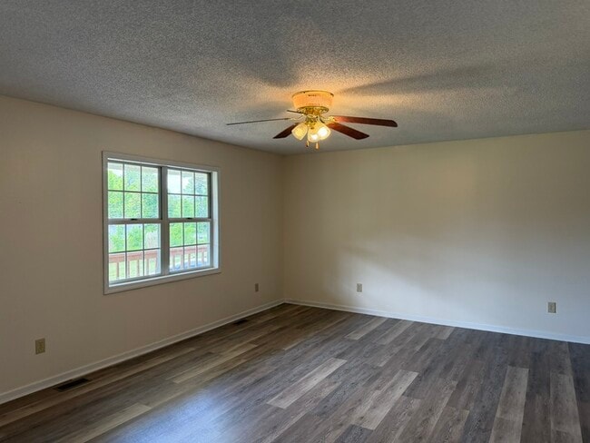 Building Photo - County Home