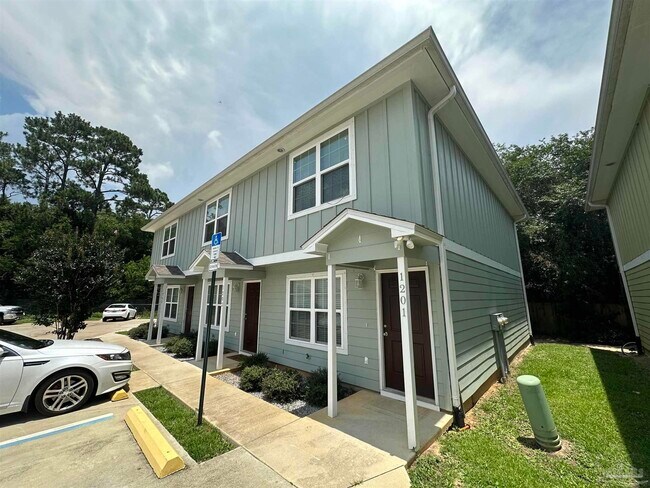 Building Photo - 150 S Crow Rd