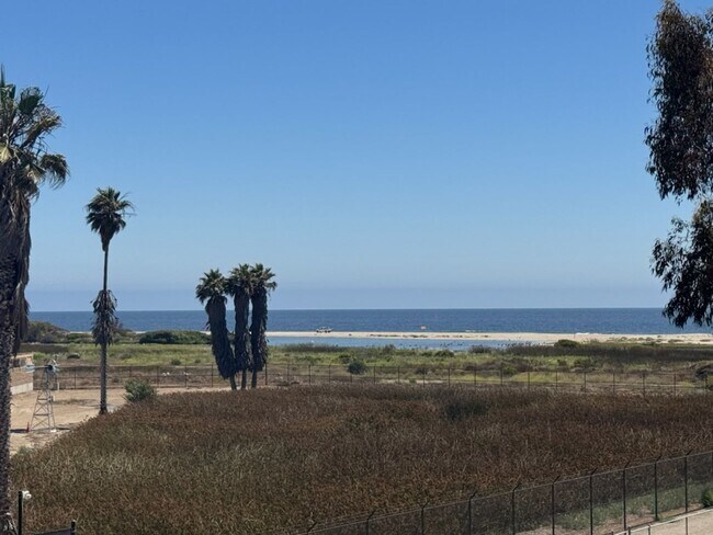 Foto del edificio - Three minutes from the beach!