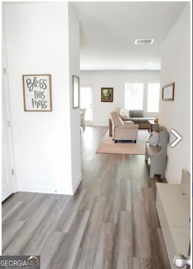 Foto del edificio - 7584 Saffron Ave