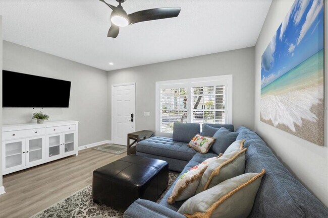 Building Photo - 4688 Sabal Key Dr