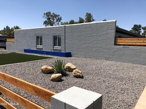 Building Photo - 1308 E Vista Ave