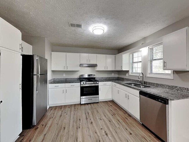 Foto del edificio - 1052 Autumn Crest Dr