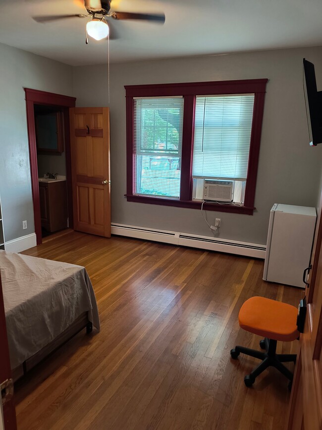 Photo - 157 Lynch St (Providence, RI) Townhome