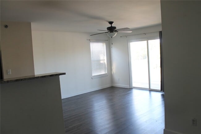 Foto del edificio - 2200 Spring Creek Ln