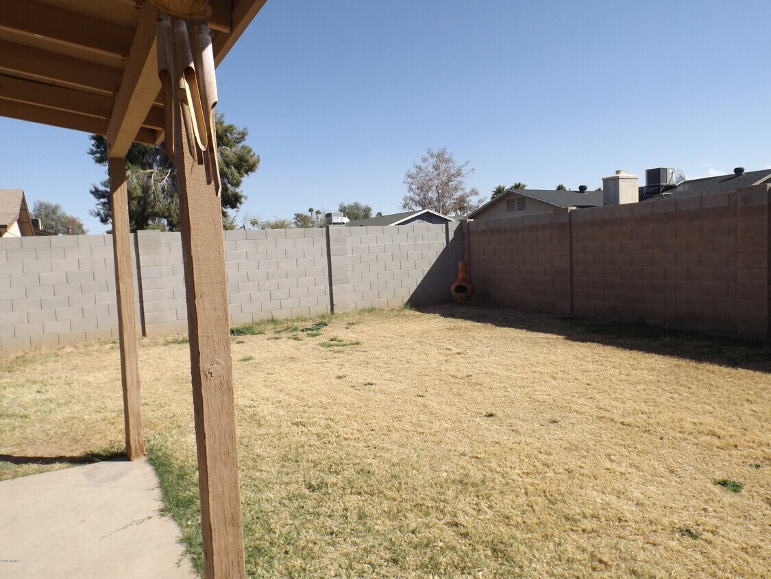 Building Photo - 3739 E Dahlia Dr