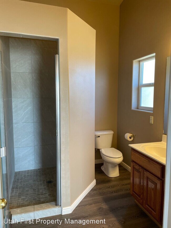 Building Photo - 3 br, 2 bath House - 1534 N 300 E