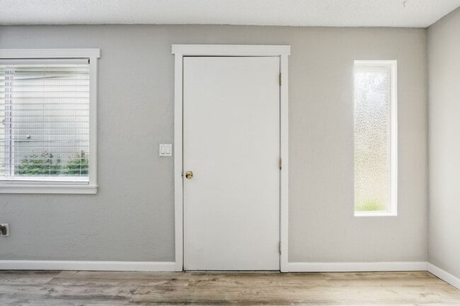 Building Photo - Charming Salmon Creek Condo