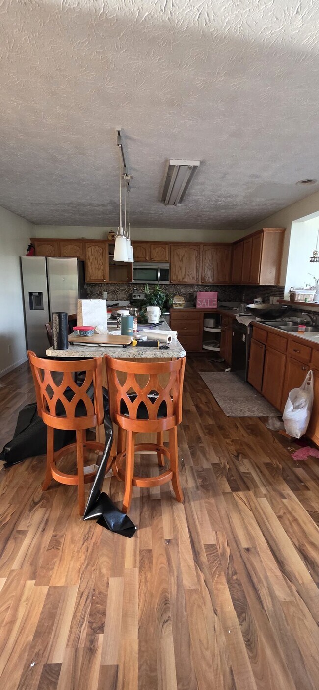Building Photo - 2545 Hillsdale Dr