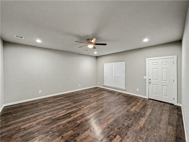 Building Photo - Comfort and Convenience in this three-bedroom, two-bathroom duplex