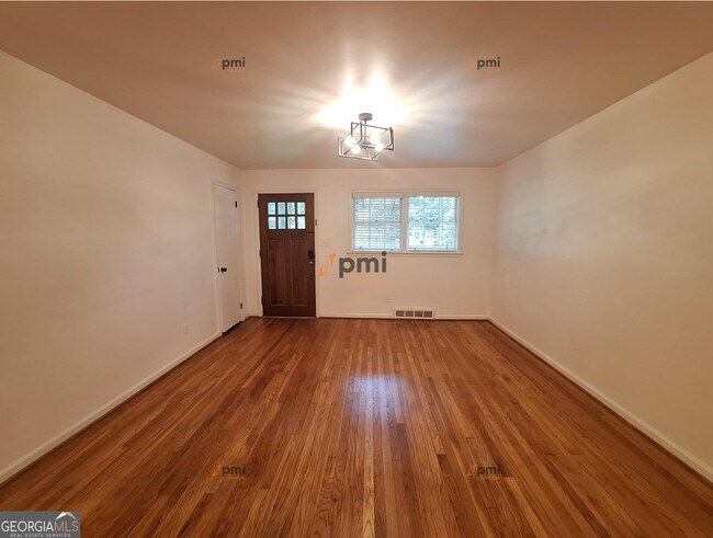 Building Photo - 812 Whelchel Dr