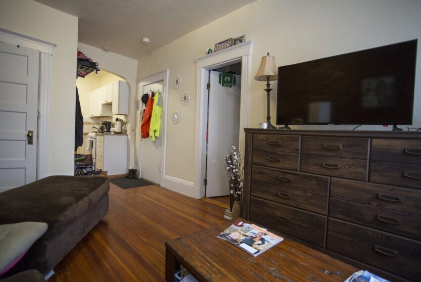 Primary Photo - 28 Myrtle St