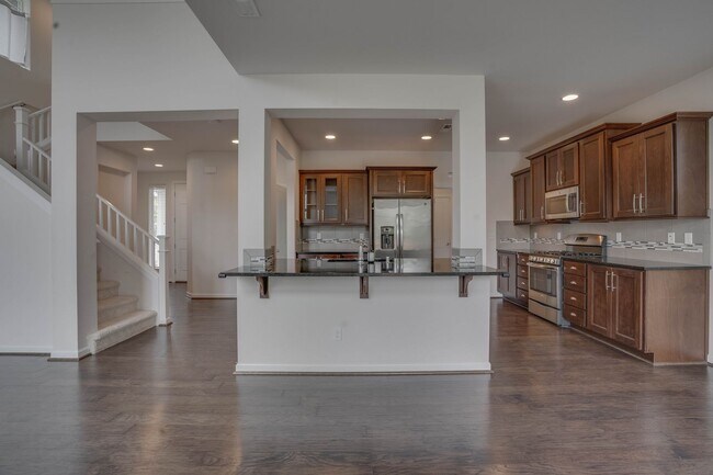 Foto del edificio - 3 Bed/ 2.5 Bath, Two-Story Home in North C...