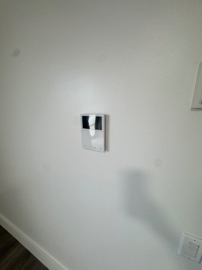 Building Photo - 1353 Castle Hill Ave