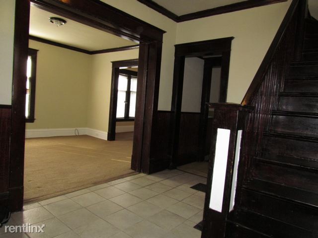 Building Photo - 347 Spencer St NE