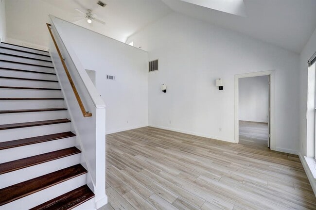 Foto del edificio - 1401 Castle Ct
