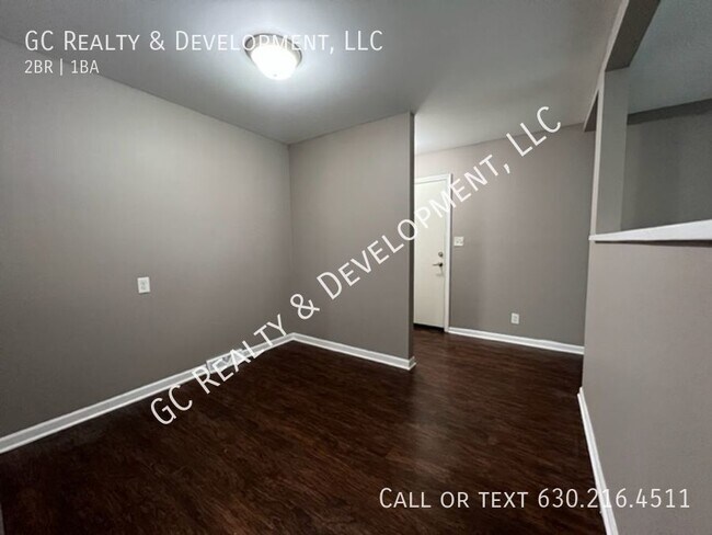 Foto del edificio - ***1ST FLOOR UNIT / 2 BDRM / 1 BATH / STOR...