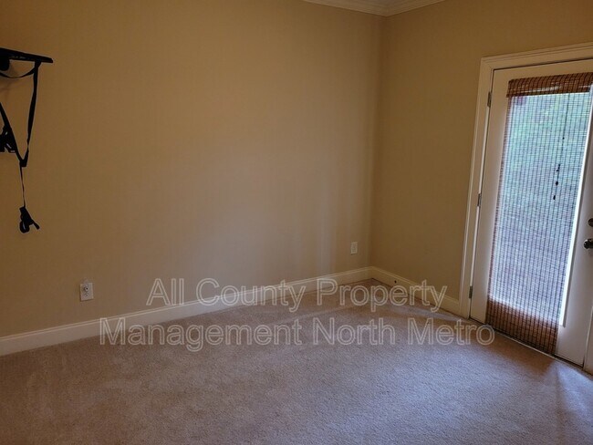 Building Photo - 1005 Manorwood Ct NE