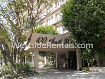 Building Photo - 100 S Doheny Dr