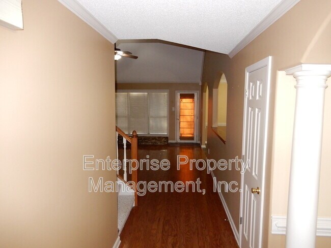 Foto del edificio - 4525 Hickory Creek Dr
