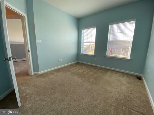 Foto del edificio - 305 N Bayberry Pkwy