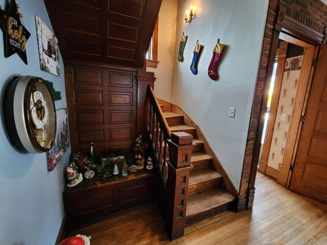 Building Photo - 410 S Parker Dr